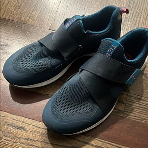 TIEM Dark Navy Blue Slip-On cycle Shoes. Cleats included!! Size 8.5